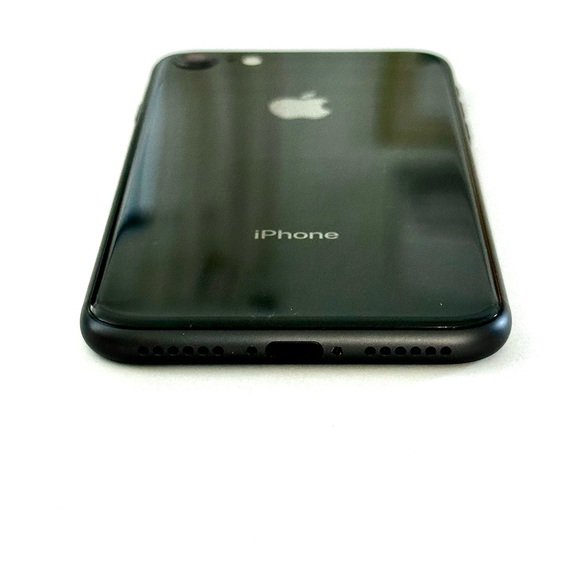 iPhone 8 - 64GB - Space Gray - Model A1905 with original NEW Earbuds - Picture 7 of 12